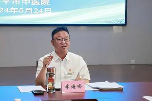 对抗强度很大啊！布斯克茨被大迫勇也铲伤痛苦倒地